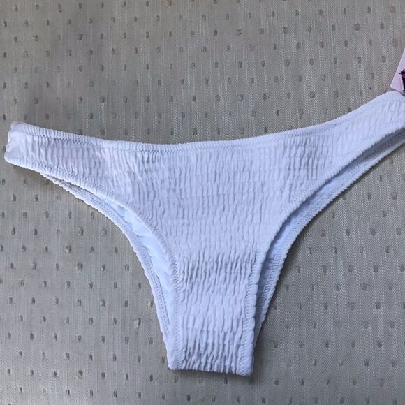 VICTORIAS Secret bikini bottom smocked finish - Picture 4 of 8